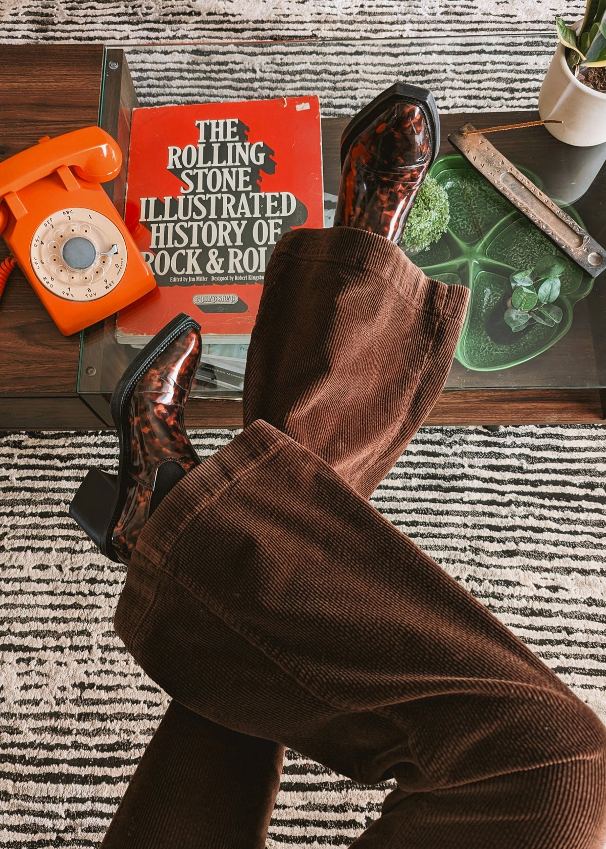 Retro 70s inspired chocolate brown wide wale corduroy Eastcoast Flare Bell Bottoms by Rolla's Jeans. Features a high rise waist.