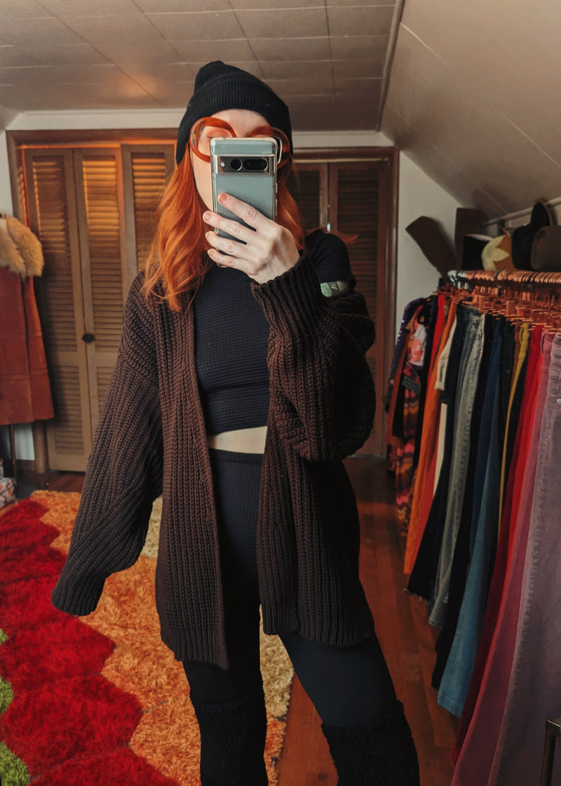 90s inspired chunky knit Hot Cocoa Brown Knit Cardigan with open front and voluminous sleeves by Glamorous UK