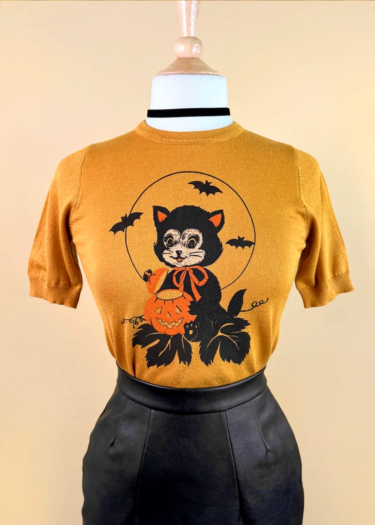 Black Cat Short Sleeve Knit Top