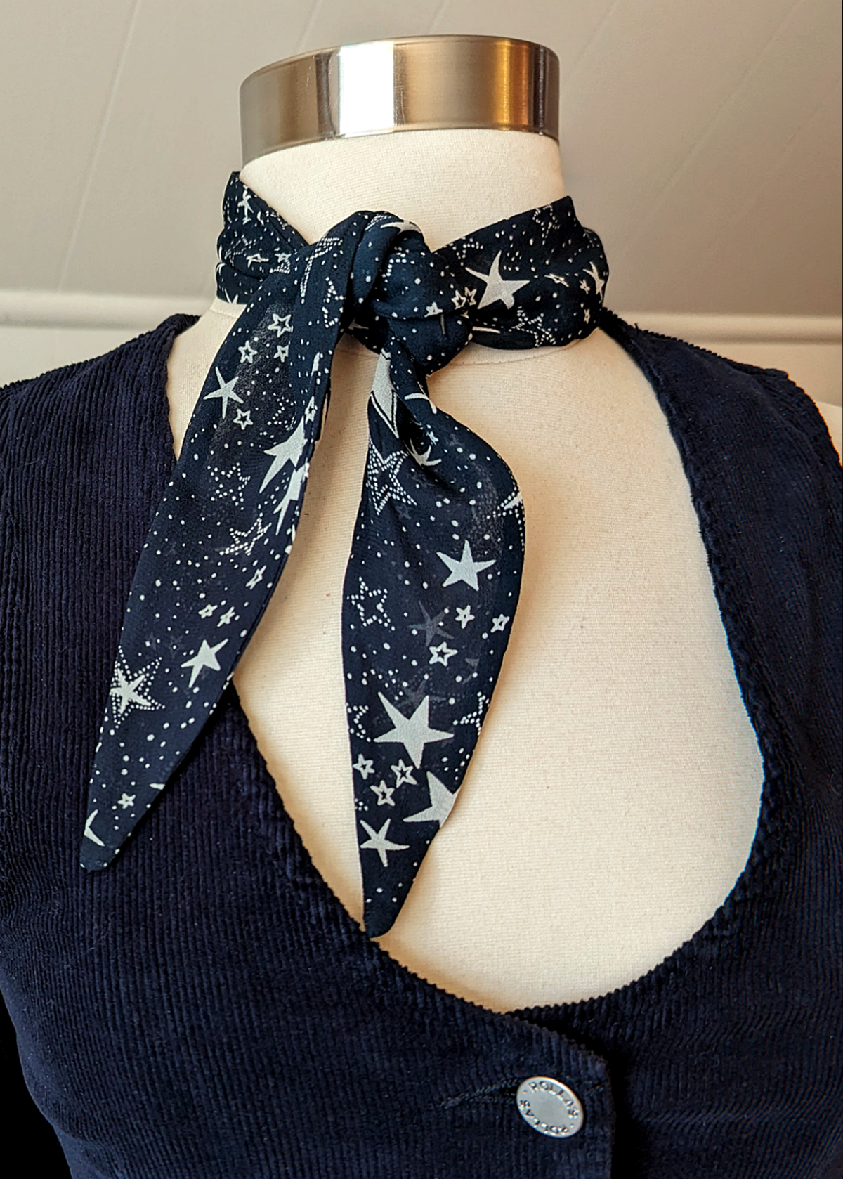 SCARVES – Black Salt