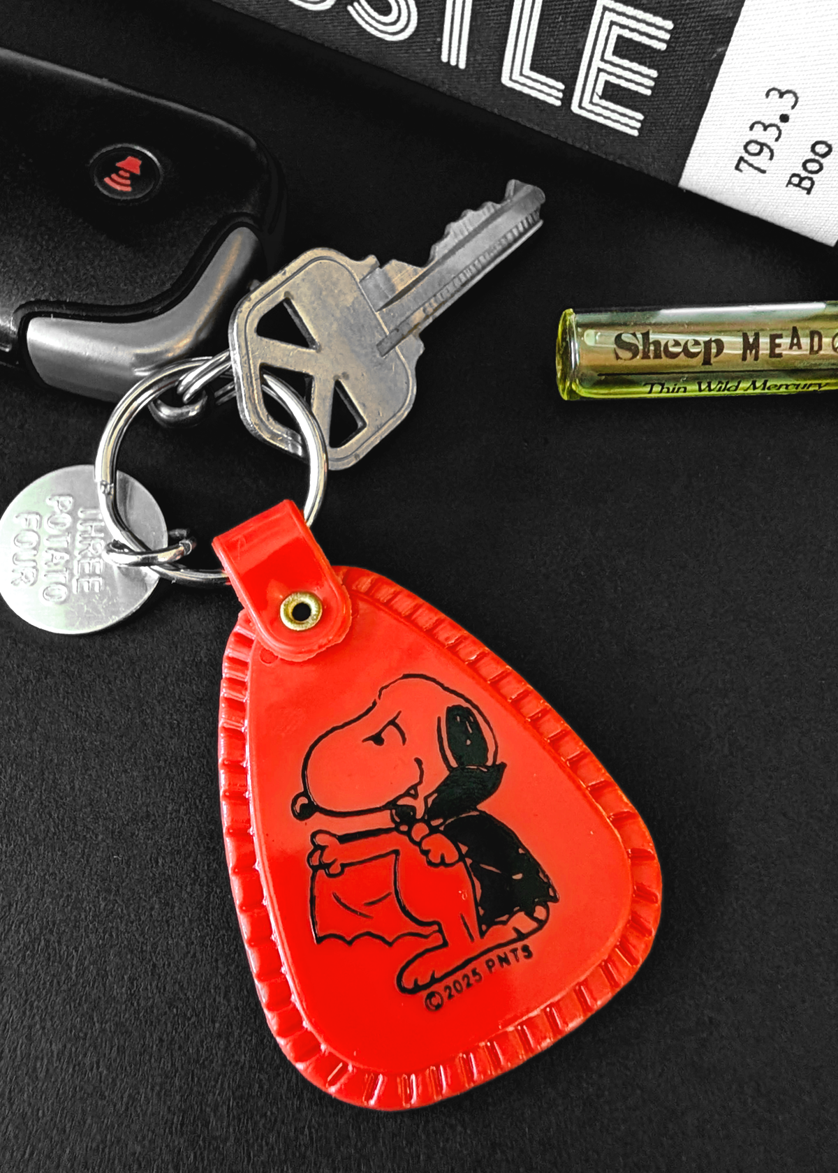 Snoopy Dracula Saddle Keychain