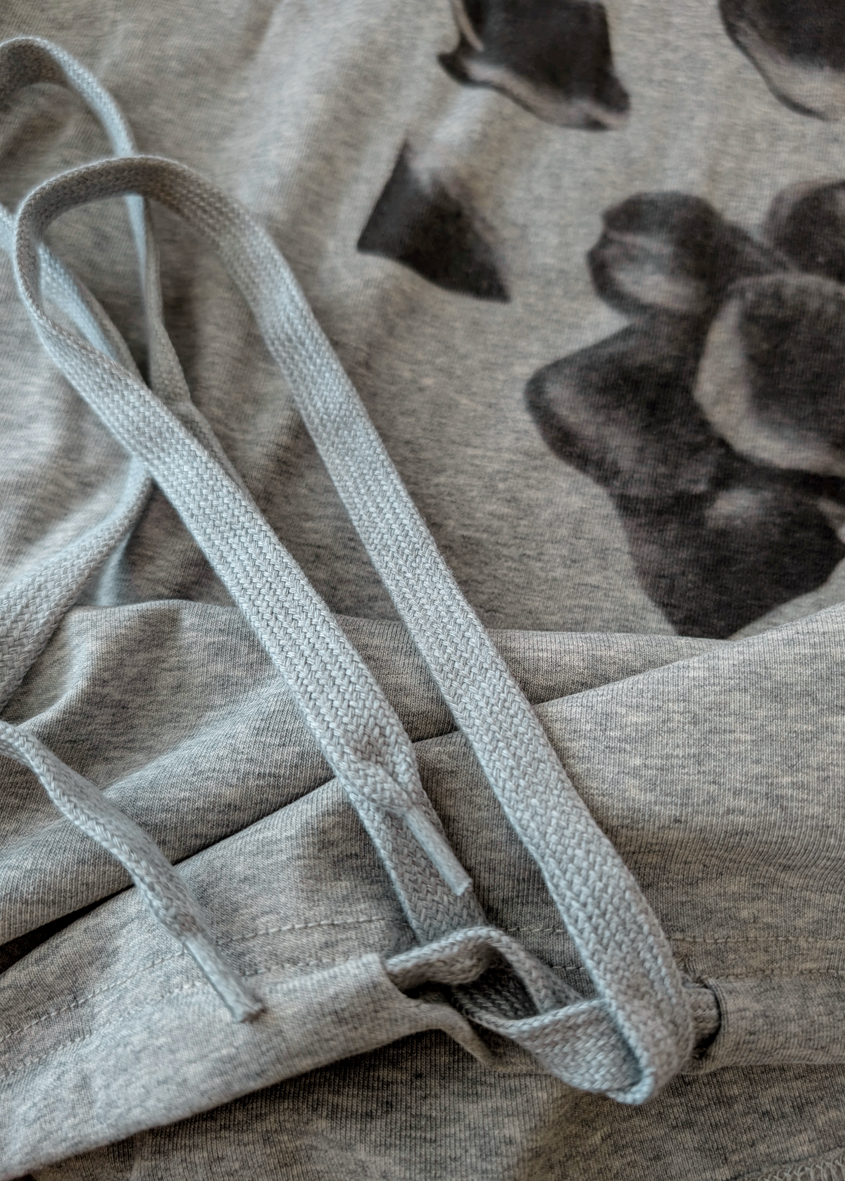 details of the drawstring on the jersey top