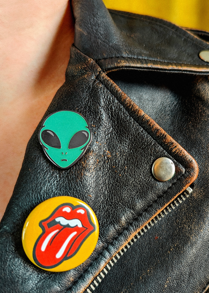 Glow in the Dark Alien Face Pin Button